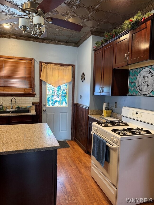 Building Photo - 1616 Walnut Ave