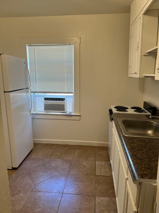 Building Photo - Studio Apartment in Shasta Lake