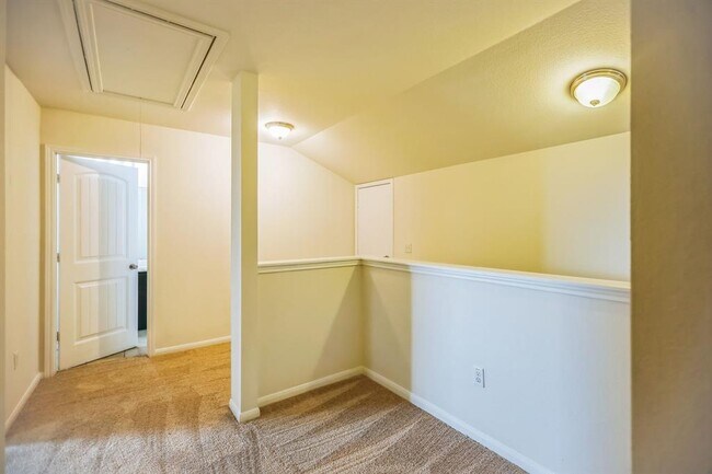 Building Photo - 104 Navidad River Dr