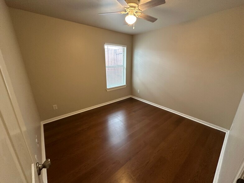 Building Photo - 3011 Lockmoor Ln