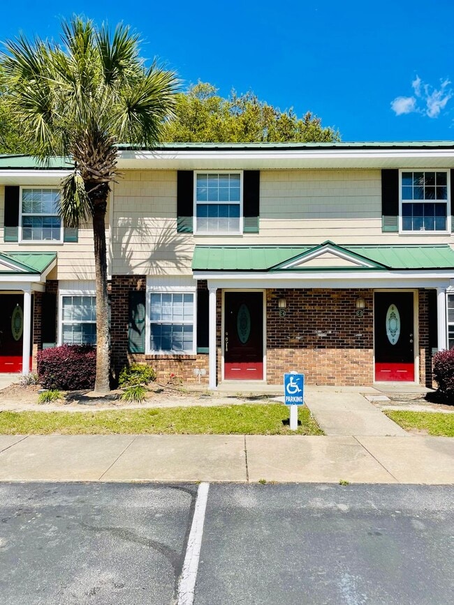 Primary Photo - 2bd/1.5ba townhome super close to CCU/CMC/...
