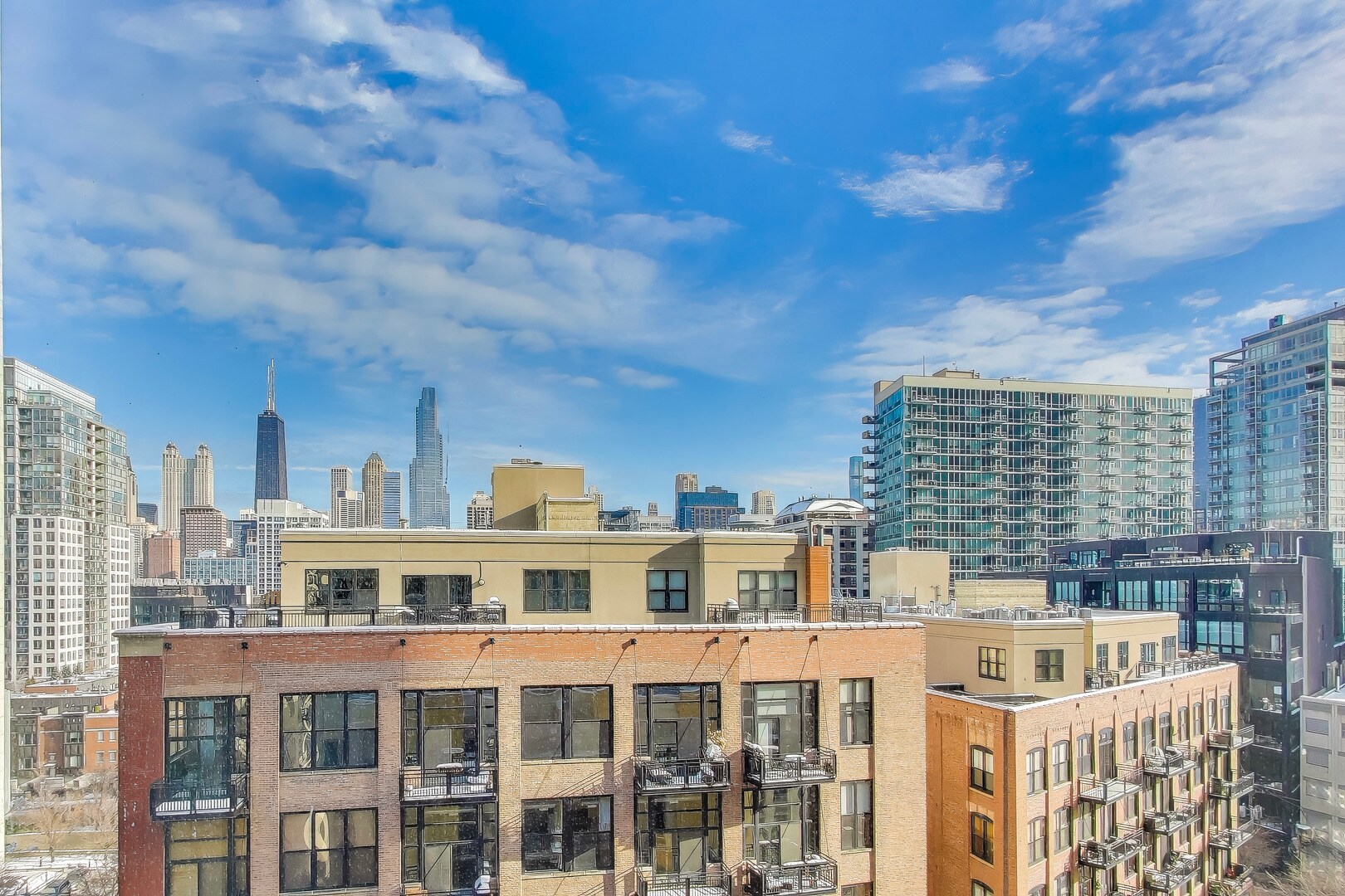 Building Photo - 720 N Larrabee St