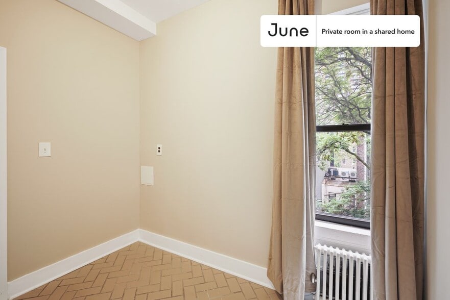 Building Photo - Room in Shared 3 bed/2 bath home in Hell's Kitchen