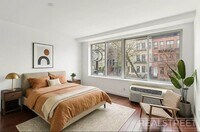 Building Photo - 3 bed 1 bath | Dishwasher + Laundry | Incredible Location!