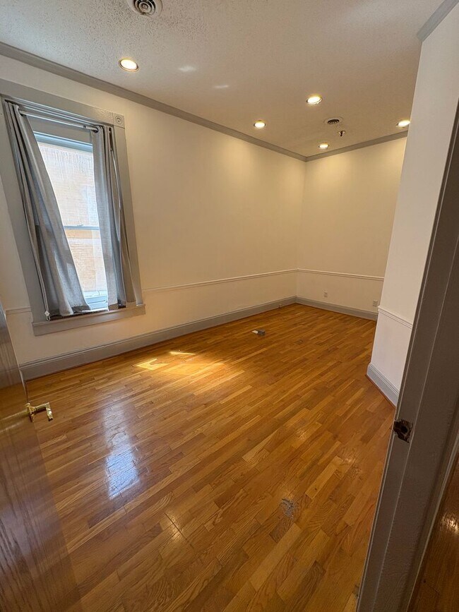 Building Photo - 201 Summit Loft