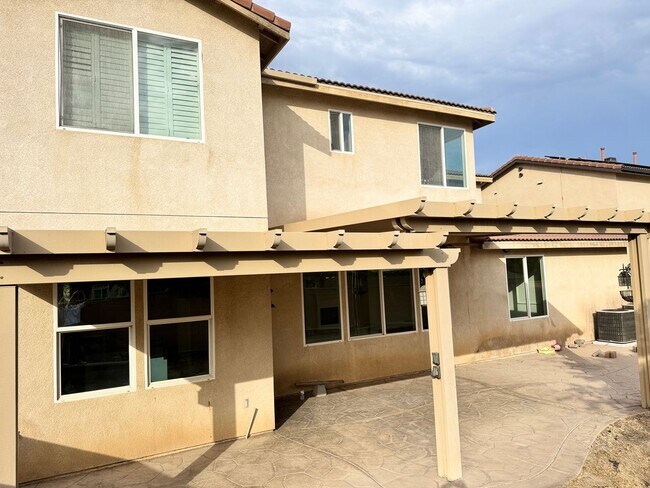 Building Photo - Spacious 6-Bedroom Estate in the Heart of Eastvale