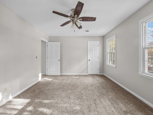 Building Photo - Charming 2BR/1.5BA Townhouse – Pets Welcom...