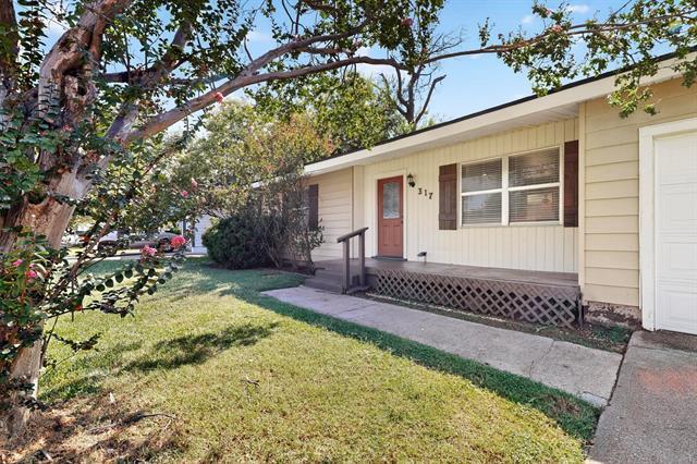 Building Photo - 317 W Pecan St