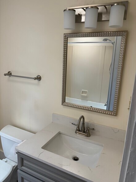Building Photo - 211 N Ballston Ave