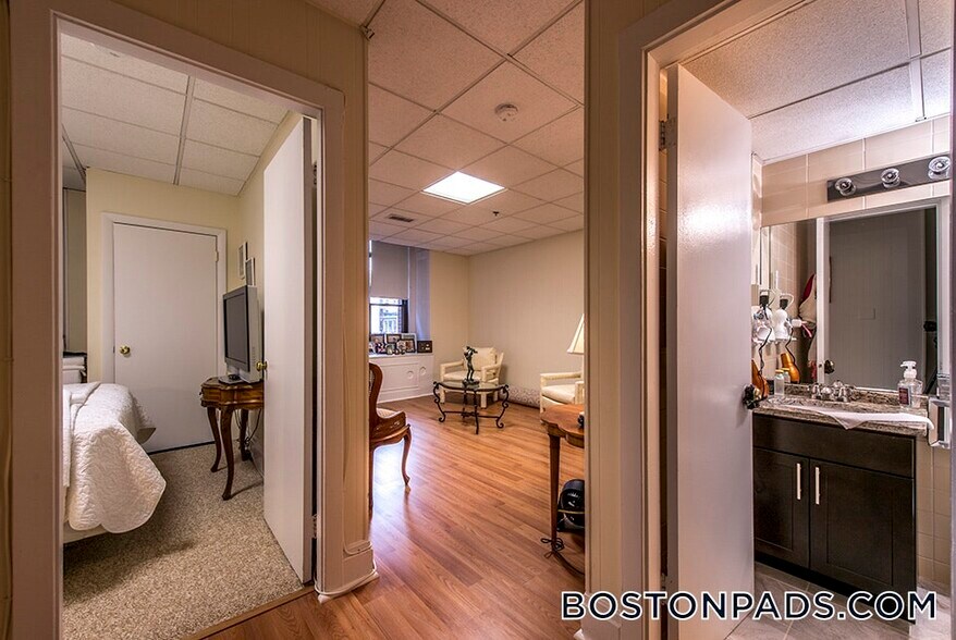 Building Photo - 62 Boylston St