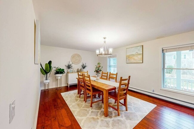 Building Photo - Large 4Br 2 1/2Ba Modern Home in Falmouth ...
