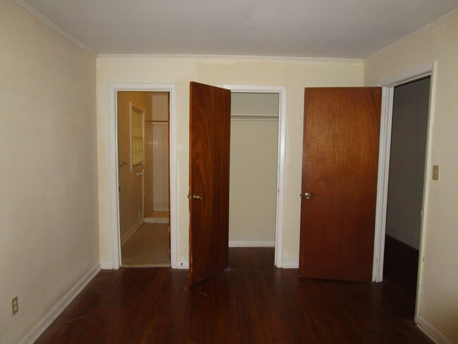 Building Photo - 3 BR, 2 BA House
