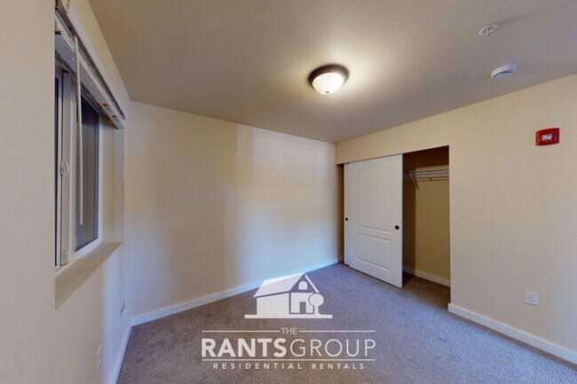 Building Photo - New Paint Throughout! Call today to schedule a tour!