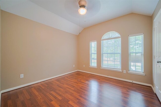 Building Photo - 3911 Fall Branch Dr