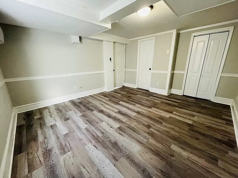 Building Photo - Room in Duplex on Heathcliff St