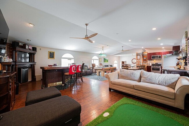 Building Photo - Beautiful 3 Bedroom Fully Furnished House ...