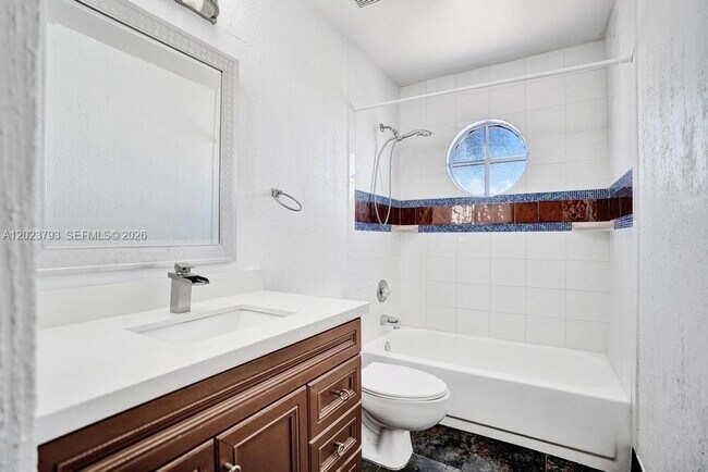 Building Photo - 21461 Sawmill Ct