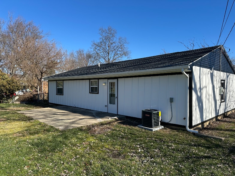 Building Photo - 139 Raintree Rd