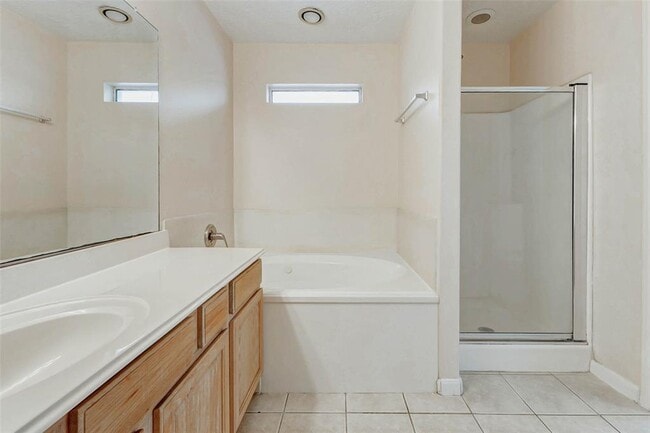 Building Photo - 22915 Sebastian Dr