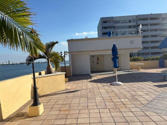 Building Photo - 7601 E Treasure Dr