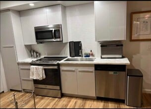 Building Photo - Golden Hill Gem: Spacious Furnished 2BR with City Convenience