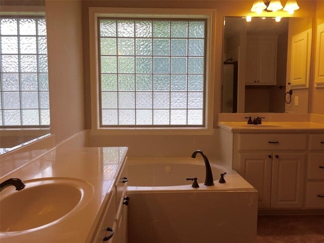 Building Photo - 304 Candle Stone Ct