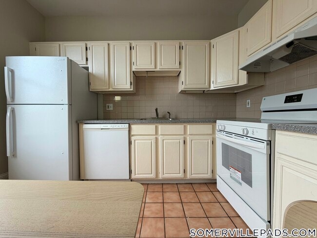 Building Photo - 367 Somerville Ave