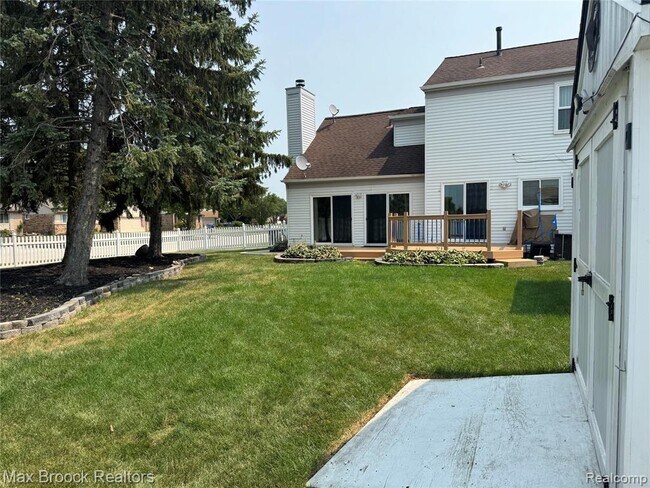 Building Photo - 35865 Ashford Dr