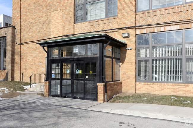 Building Photo - Pensdale Village I