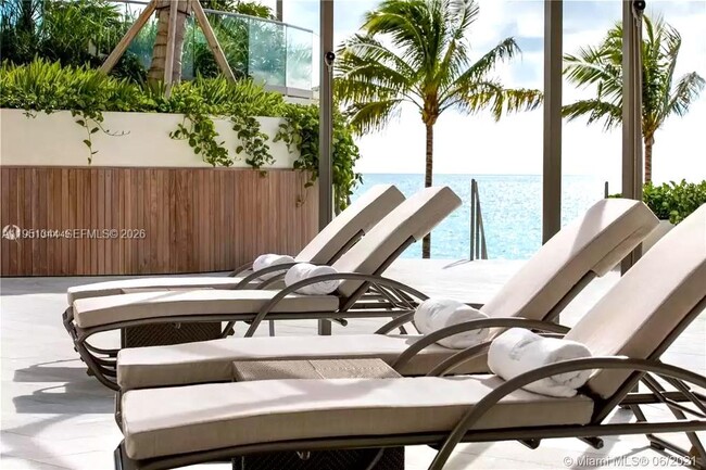 Building Photo - 18975 Collins Ave