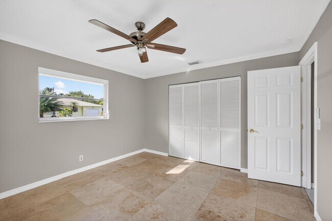 Building Photo - 1242 N Harbor Dr