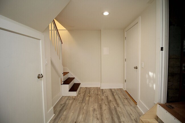 Building Photo - 1005 NE 58th Ave