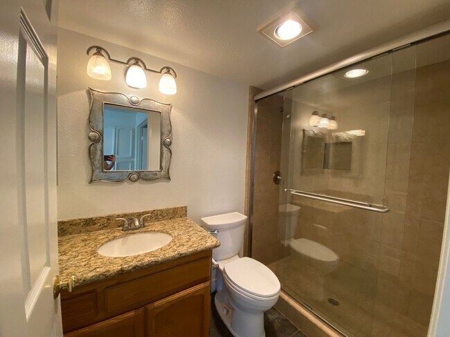 Building Photo - Gorgeous 4 Bedroom, 3 bathroom Home with private Pool!