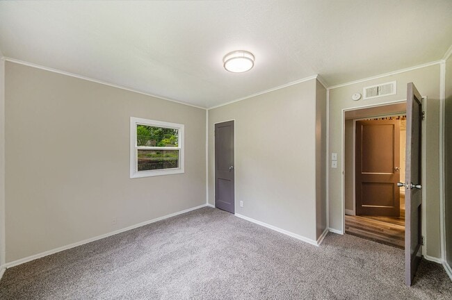 Building Photo - Cute Remodeled Two Bedroom 1 Bathroom Bungalow!