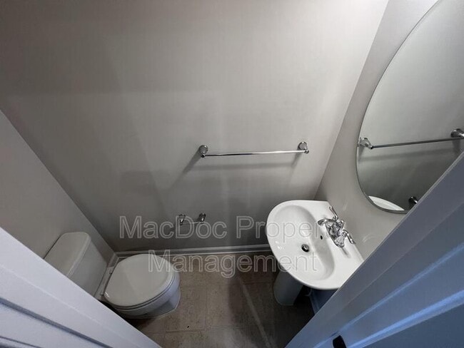 Building Photo - 505 Rolling Valley Dr