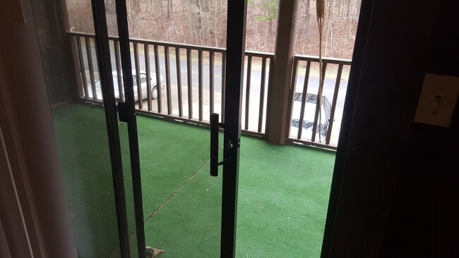 Building Photo - Duplex 2 bedroom 1 bath