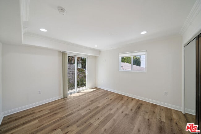 Building Photo - 1529 S Beverly Dr