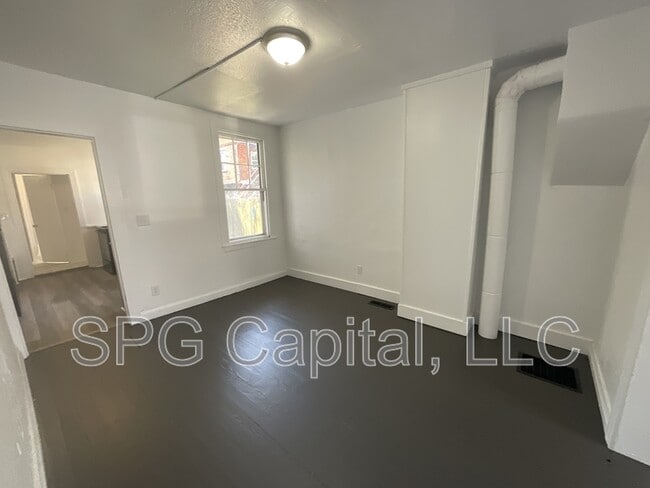 Building Photo - 208 Liberty Ct