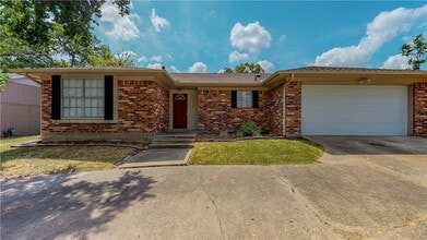 Building Photo - 1000 Holleman Dr