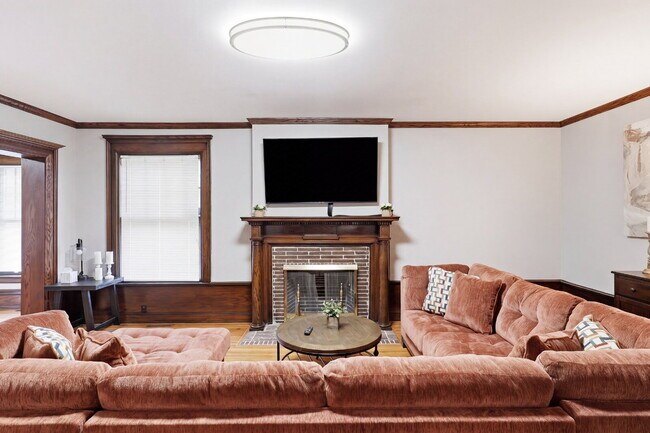 Building Photo - Furnished 10-Bedroom Single-Family Home in Buffalo
