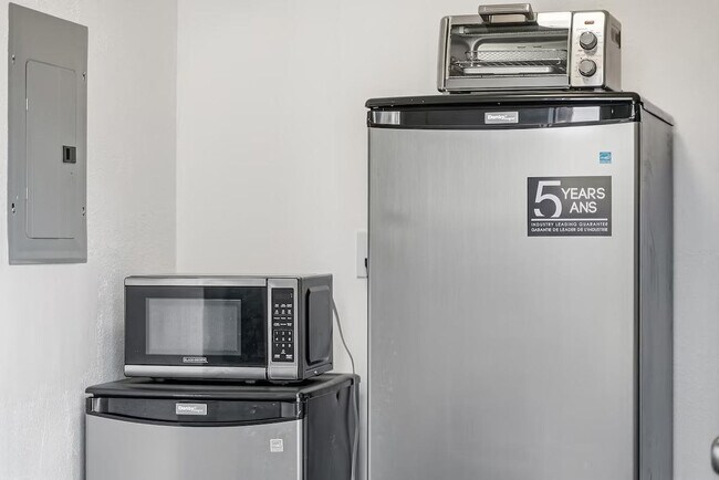 Building Photo - 542 Columbia Ave