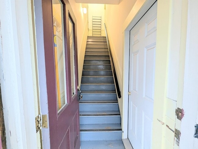 Building Photo - 613 Summer St