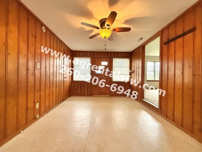 Building Photo - 2 Bedroom House