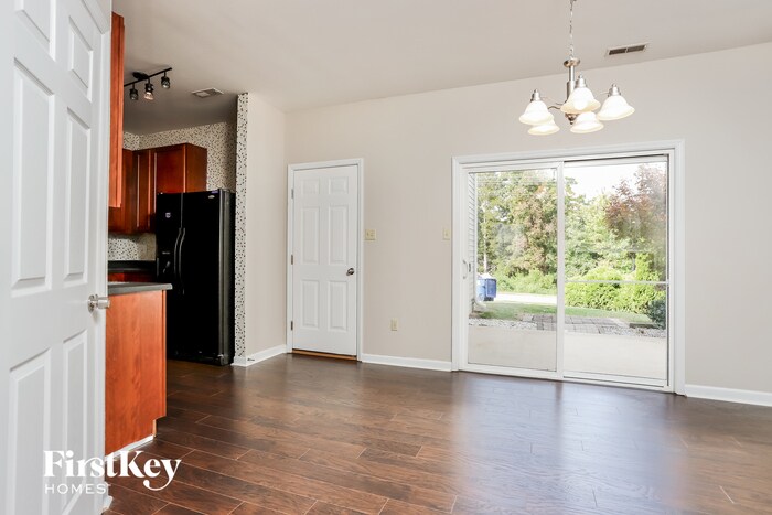 Building Photo - 1027 Glengarry Dr