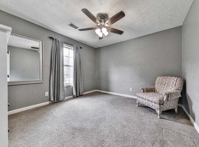 Building Photo - 4925 Farmstead Ct NE