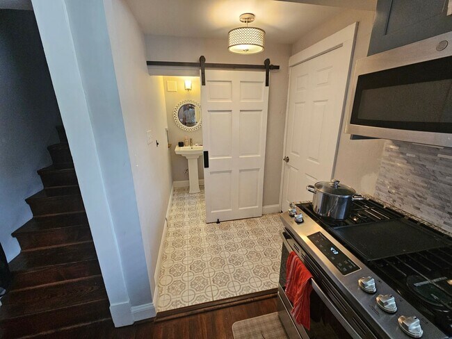 Building Photo - 3000 Peronne Ave