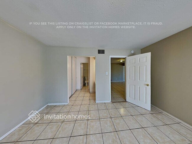 Building Photo - 5501 W Heatherbrae Dr