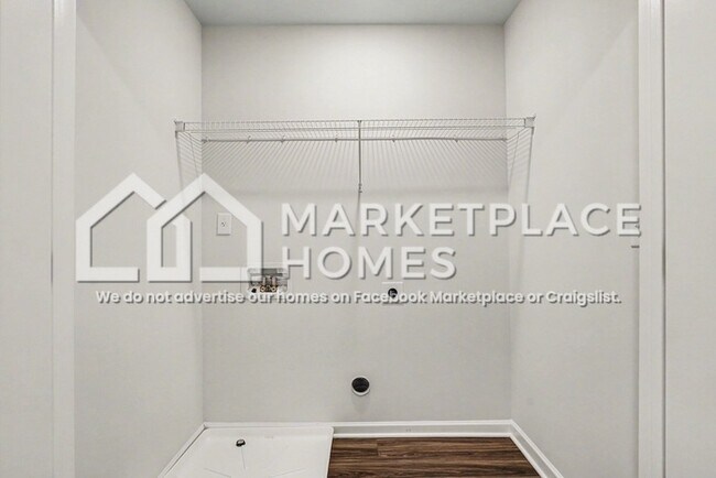 Building Photo - 302 Oakwood Dr NW