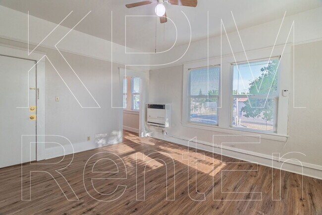 Building Photo - 121 E Lockeford St