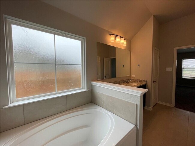 Building Photo - 806 Hollyhock Dr